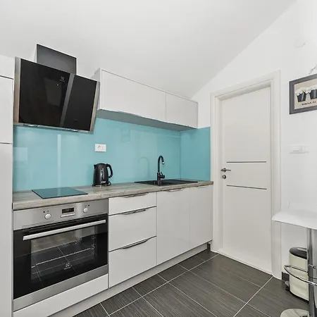 Nikola Apartment