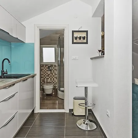 Nikola トロギール